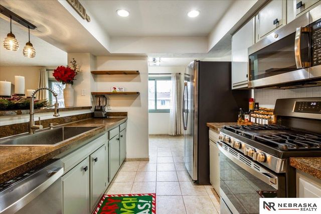 820 N 121st Street, Omaha, NE 68154