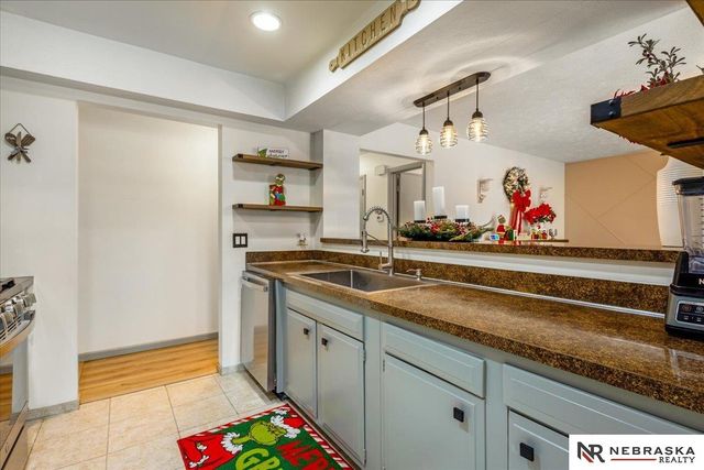 820 N 121st Street, Omaha, NE 68154