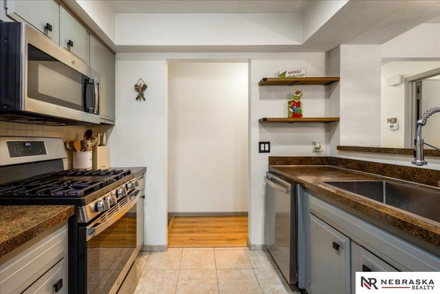 820 N 121st Street, Omaha, NE 68154