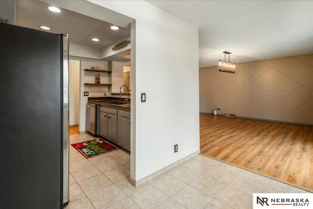 820 N 121st Street, Omaha, NE 68154