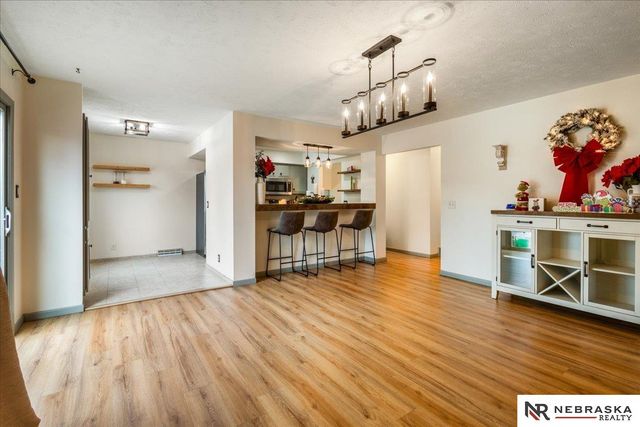 820 N 121st Street, Omaha, NE 68154