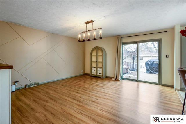 820 N 121st Street, Omaha, NE 68154