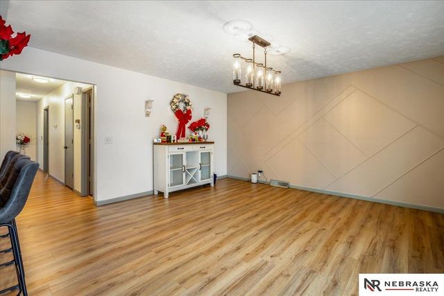 820 N 121st Street, Omaha, NE 68154