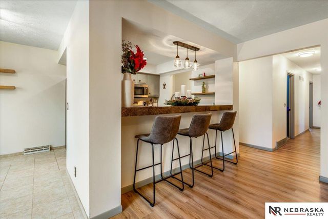 820 N 121st Street, Omaha, NE 68154