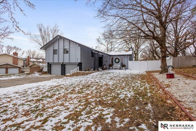 820 N 121st Street, Omaha, NE 68154