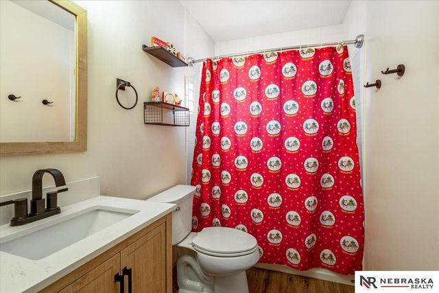 820 N 121st Street, Omaha, NE 68154