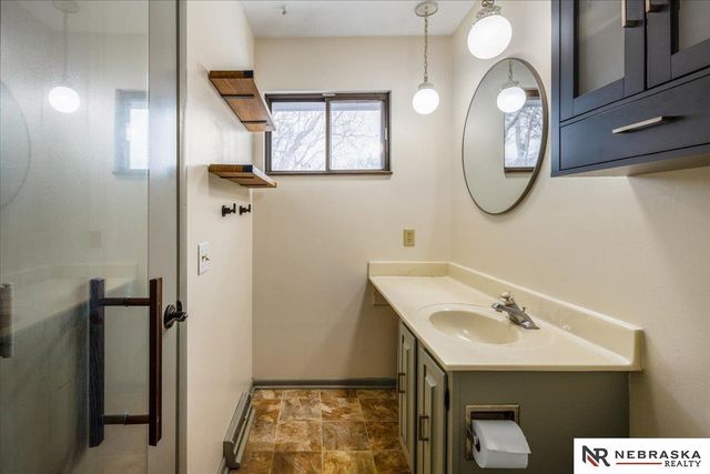 820 N 121st Street, Omaha, NE 68154