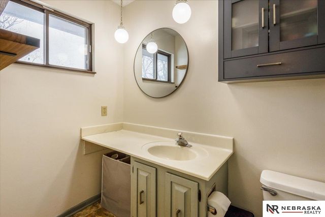 820 N 121st Street, Omaha, NE 68154