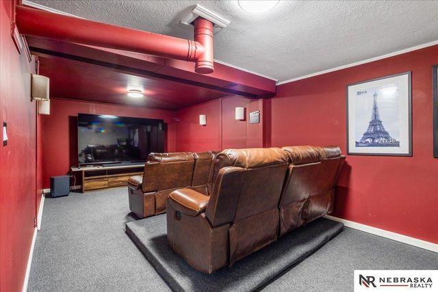 820 N 121st Street, Omaha, NE 68154