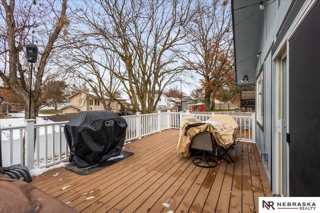 820 N 121st Street, Omaha, NE 68154