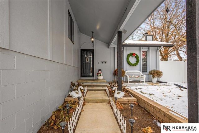 820 N 121st Street, Omaha, NE 68154