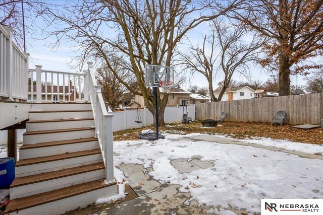 820 N 121st Street, Omaha, NE 68154