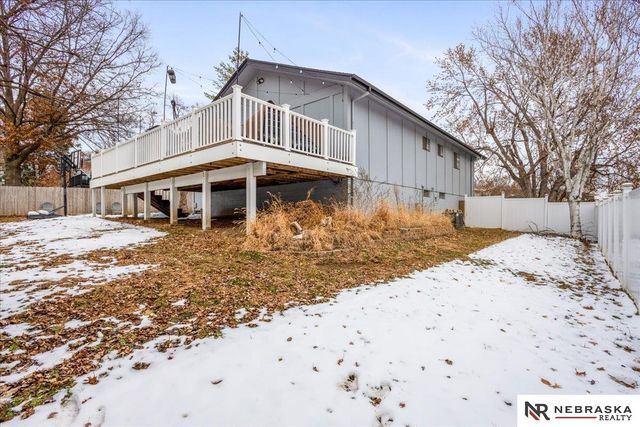 820 N 121st Street, Omaha, NE 68154