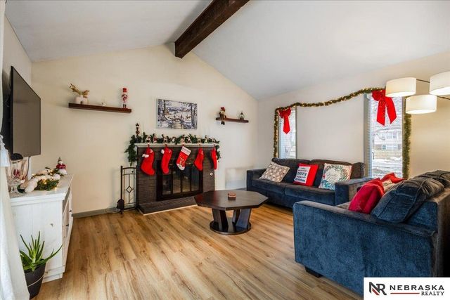 820 N 121st Street, Omaha, NE 68154