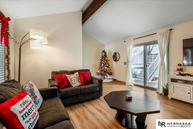 820 N 121st Street, Omaha, NE 68154