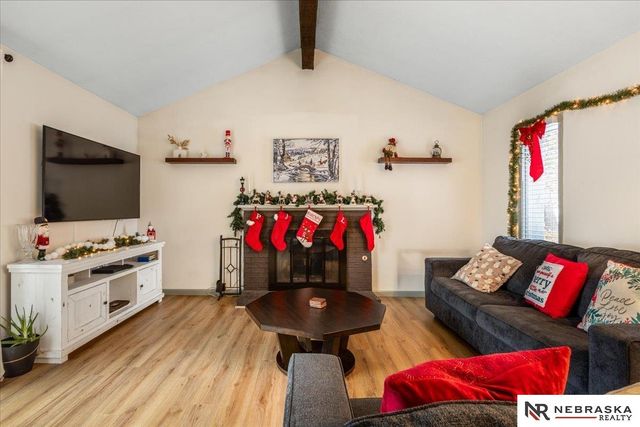 820 N 121st Street, Omaha, NE 68154