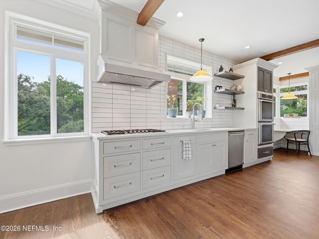 943 BROOKWOOD Road, Jacksonville, FL 32207