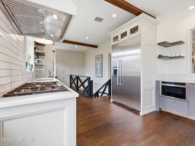 943 BROOKWOOD Road, Jacksonville, FL 32207