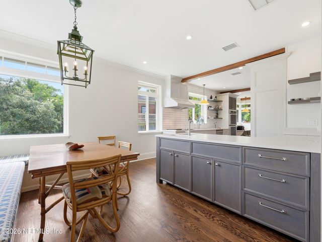 943 BROOKWOOD Road, Jacksonville, FL 32207