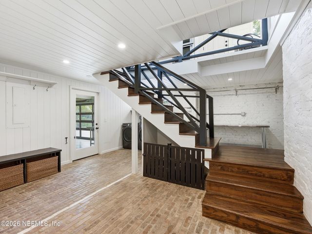 943 BROOKWOOD Road, Jacksonville, FL 32207