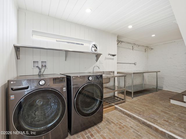 943 BROOKWOOD Road, Jacksonville, FL 32207
