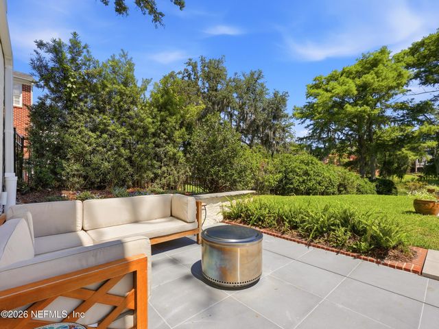 943 BROOKWOOD Road, Jacksonville, FL 32207