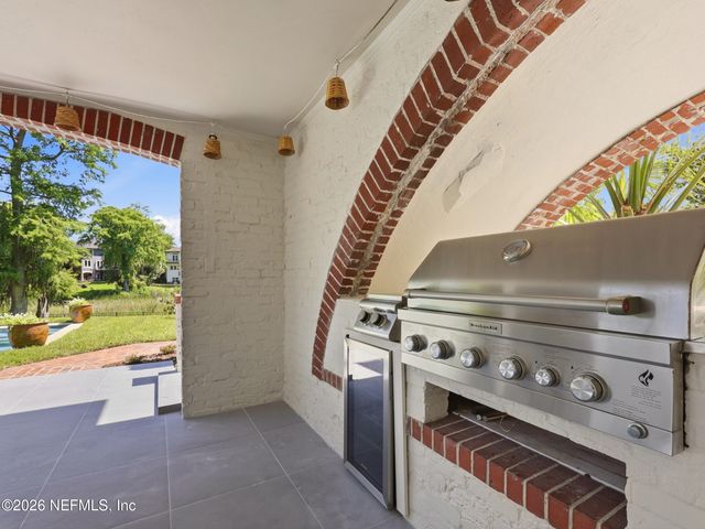 943 BROOKWOOD Road, Jacksonville, FL 32207