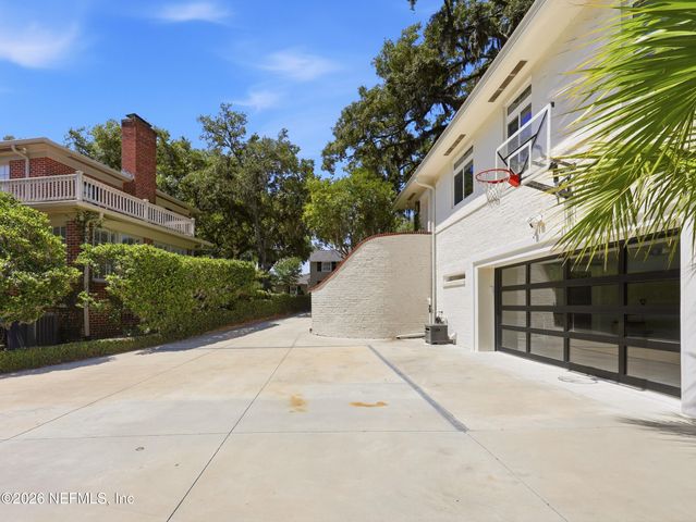 943 BROOKWOOD Road, Jacksonville, FL 32207