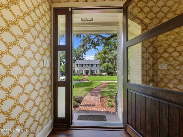 943 BROOKWOOD Road, Jacksonville, FL 32207