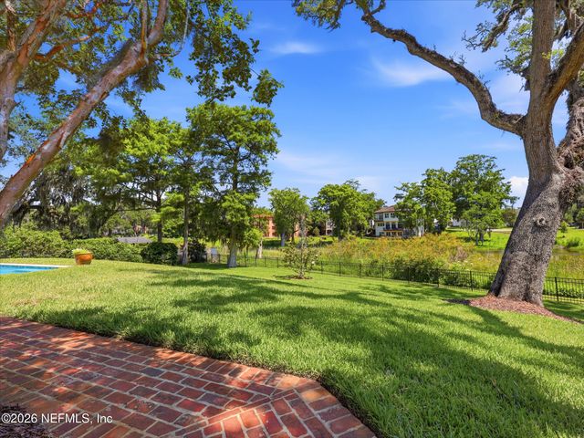 943 BROOKWOOD Road, Jacksonville, FL 32207