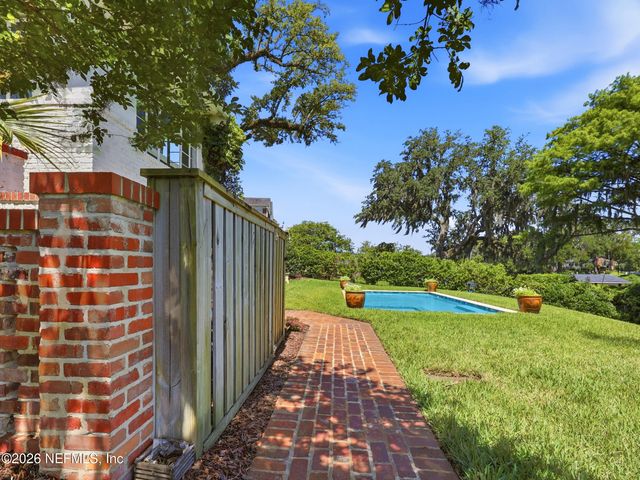 943 BROOKWOOD Road, Jacksonville, FL 32207