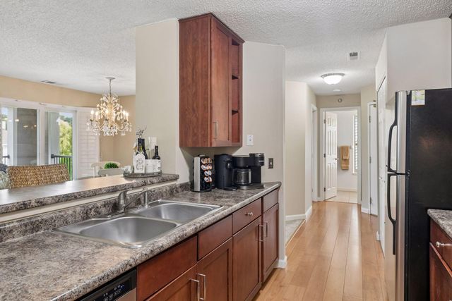 6155 Chasewood Parkway 201, Minnetonka, MN 55343