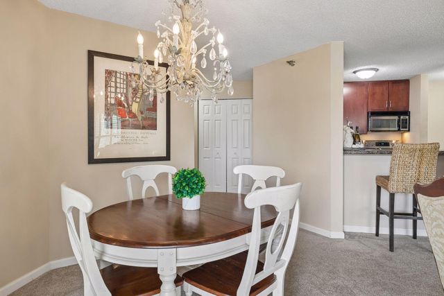 6155 Chasewood Parkway 201, Minnetonka, MN 55343