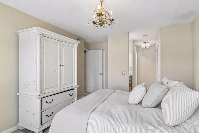 6155 Chasewood Parkway 201, Minnetonka, MN 55343