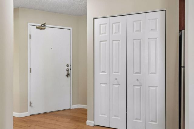 6155 Chasewood Parkway 201, Minnetonka, MN 55343