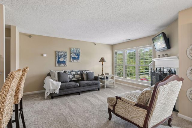 6155 Chasewood Parkway 201, Minnetonka, MN 55343
