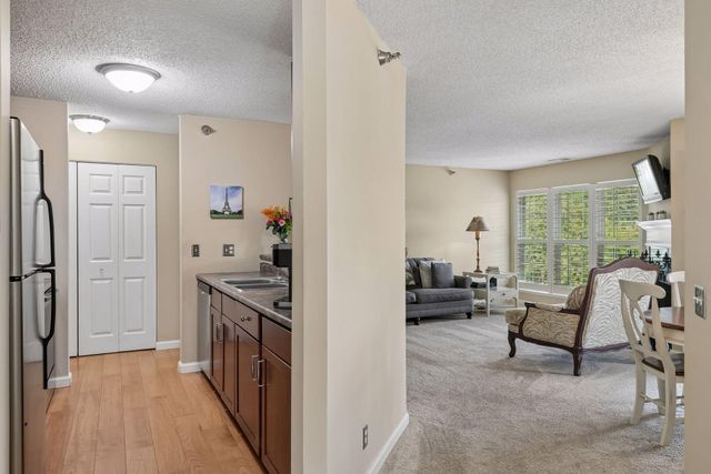 6155 Chasewood Parkway 201, Minnetonka, MN 55343