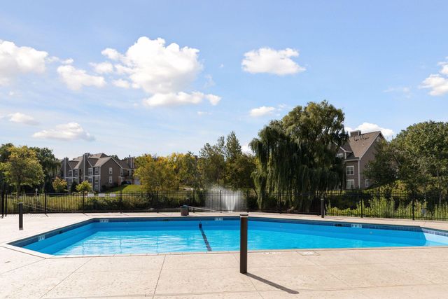 6155 Chasewood Parkway 201, Minnetonka, MN 55343