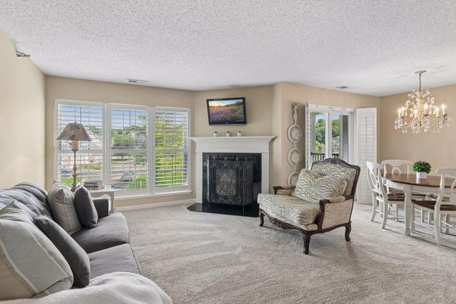 6155 Chasewood Parkway 201, Minnetonka, MN 55343