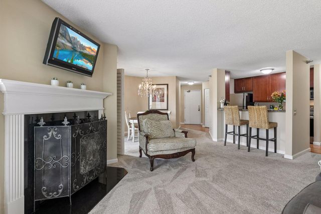 6155 Chasewood Parkway 201, Minnetonka, MN 55343