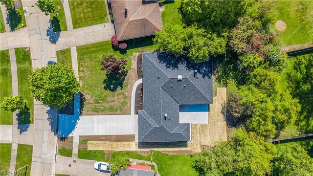 1982 Edenhall Drive, Lyndhurst, OH 44124
