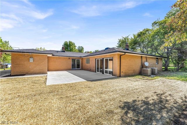1982 Edenhall Drive, Lyndhurst, OH 44124