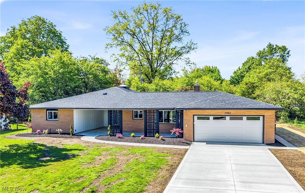 1982 Edenhall Drive, Lyndhurst, OH 44124
