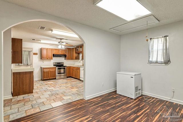 10449 Bernice Rd, Milton, FL 32583