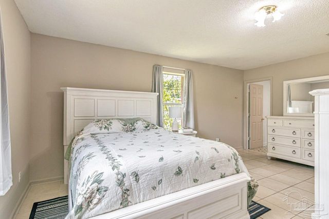 10449 Bernice Rd, Milton, FL 32583