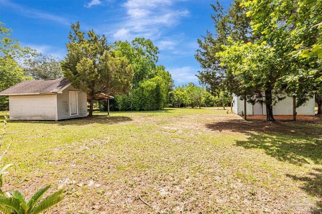 10449 Bernice Rd, Milton, FL 32583