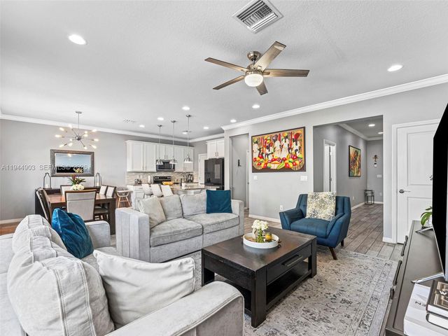 3953 Black Olive Ln, Hollywood, FL 33021