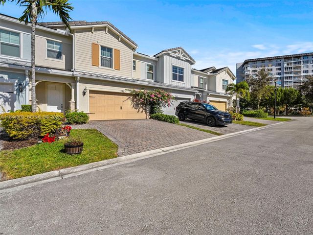 3953 Black Olive Ln, Hollywood, FL 33021