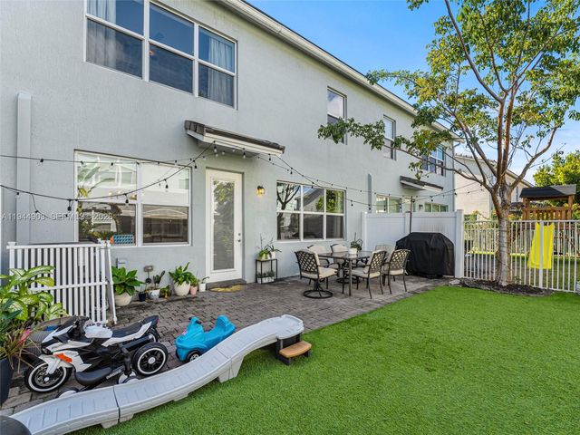 3953 Black Olive Ln, Hollywood, FL 33021