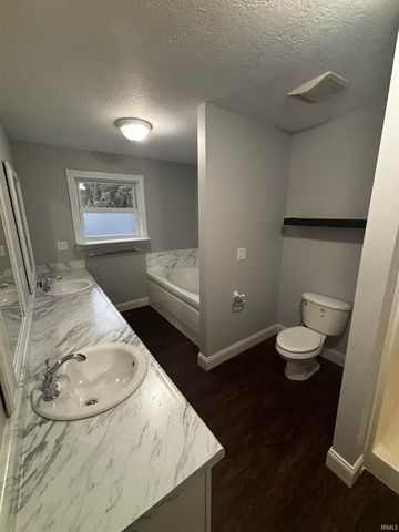 6658 W Mulberry Jefferson Road, Frankfort, IN 46041